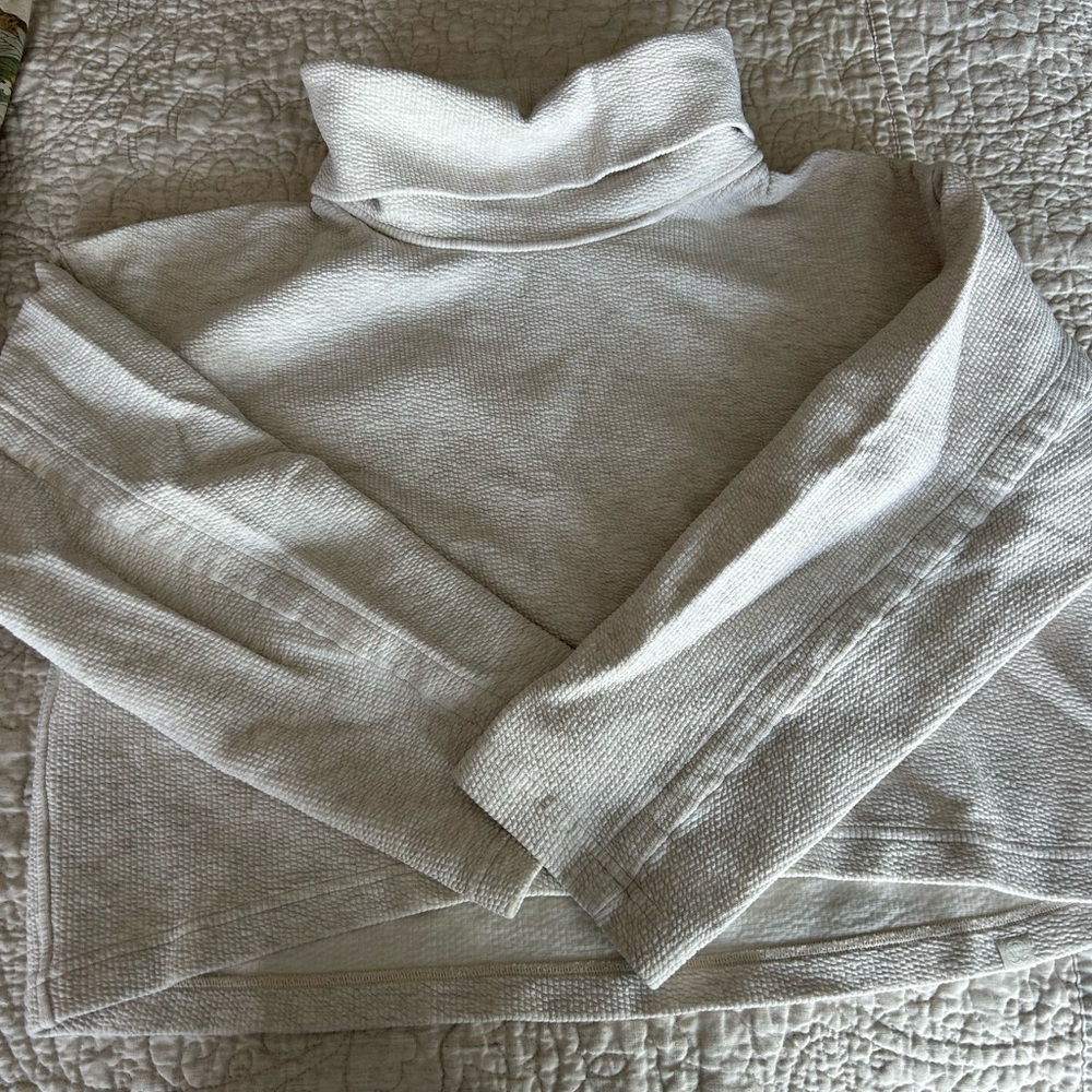 Lululemon Funnel Neck Top Size M/L